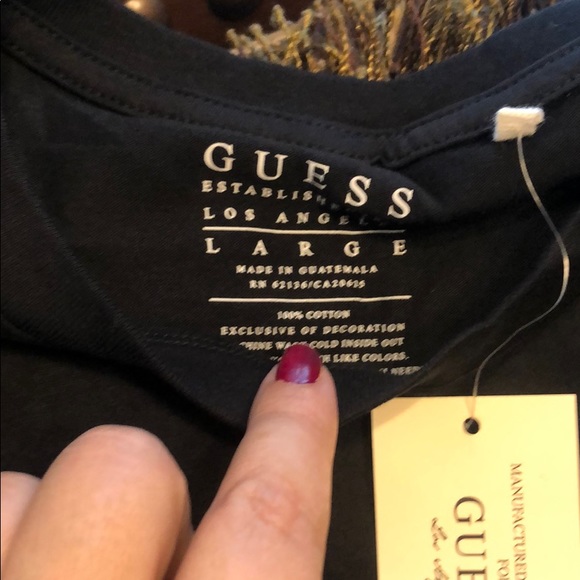 New with tag Guess men’s T-shirt - Picture 3 of 6